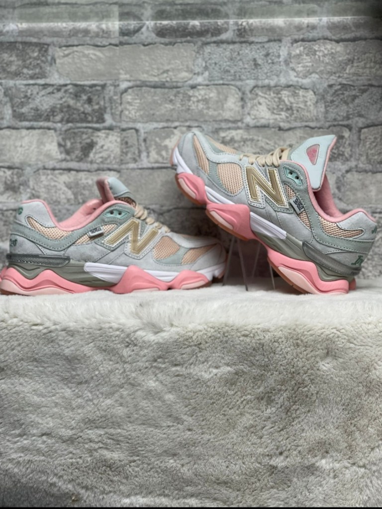 Les baskets New Balance 9060 Joefreshgood le mélange parfait de style urbain et de confort absolu pour hommes et femmes. Adoptez la tendance et démarquez-vous avec cette paire incontournable ! #NewBalance #9060Joefreshgood