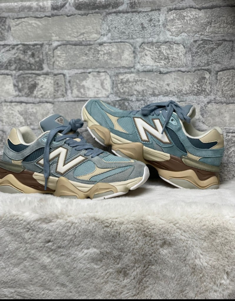 Trouvez la perfection dans les baskets New Balance 9060 Blue Haze : style unique, confort supérieur et performance imbattable. Commandez vos baskets dès maintenant et démarquez-vous avec élégance !"



