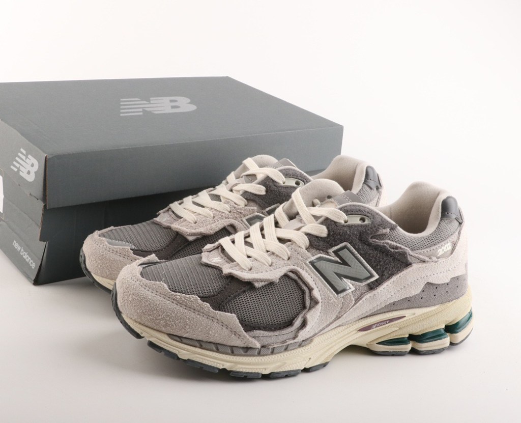 Découvrez les baskets New Balance 2002R Protection Pack Rain Cloud : Un design moderne et une durabilité exceptionnelle.