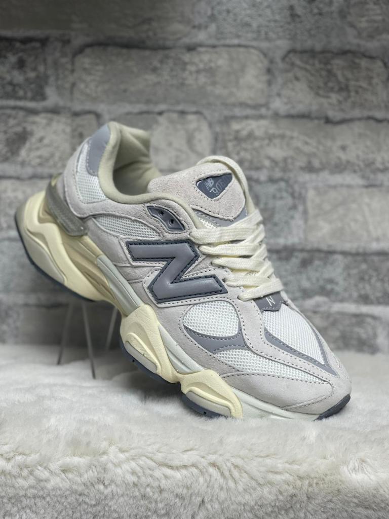 New Balance 9060 Sea Salt White : des baskets haut de gamme, légères et confortables, idéales pour les amateurs de mode et de sport